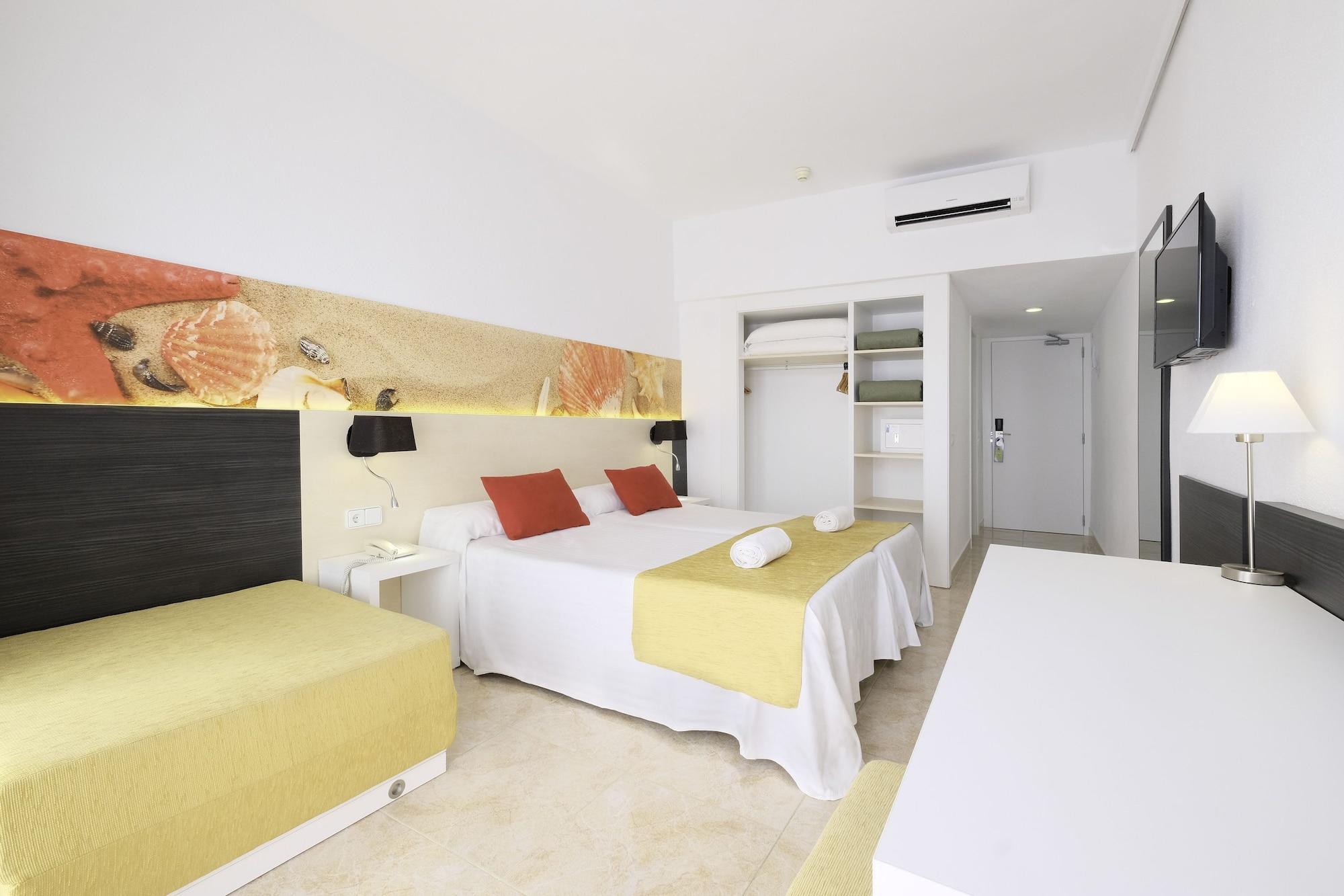 Azuline Hotel Bergantin Sant Antoni de Portmany Екстериор снимка